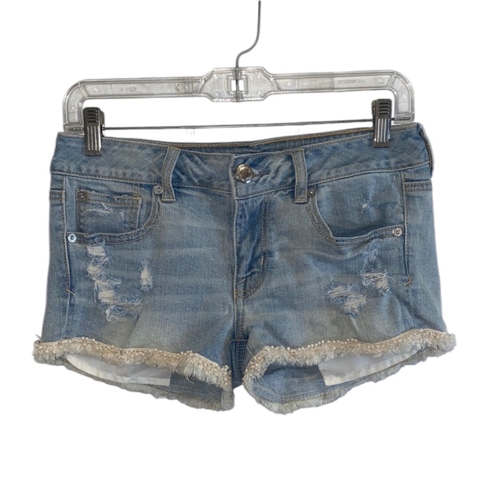AMERICAN EAGLE WHITE EMBROIDERED HEM SHORT SHORTS